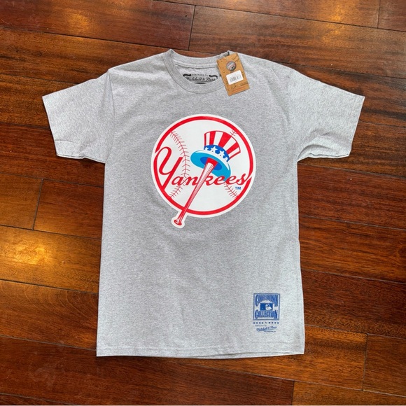 Mitchell & Ness MLB Men's Value Buy NY Yankees Grey Graphic T-Shirt Medium NWT - Picture 1 of 5